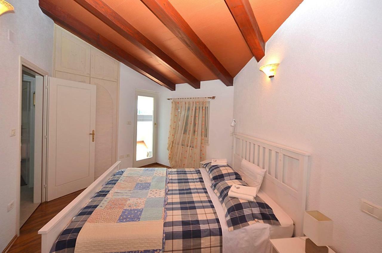 Holiday Home Sverko Новиград Экстерьер фото